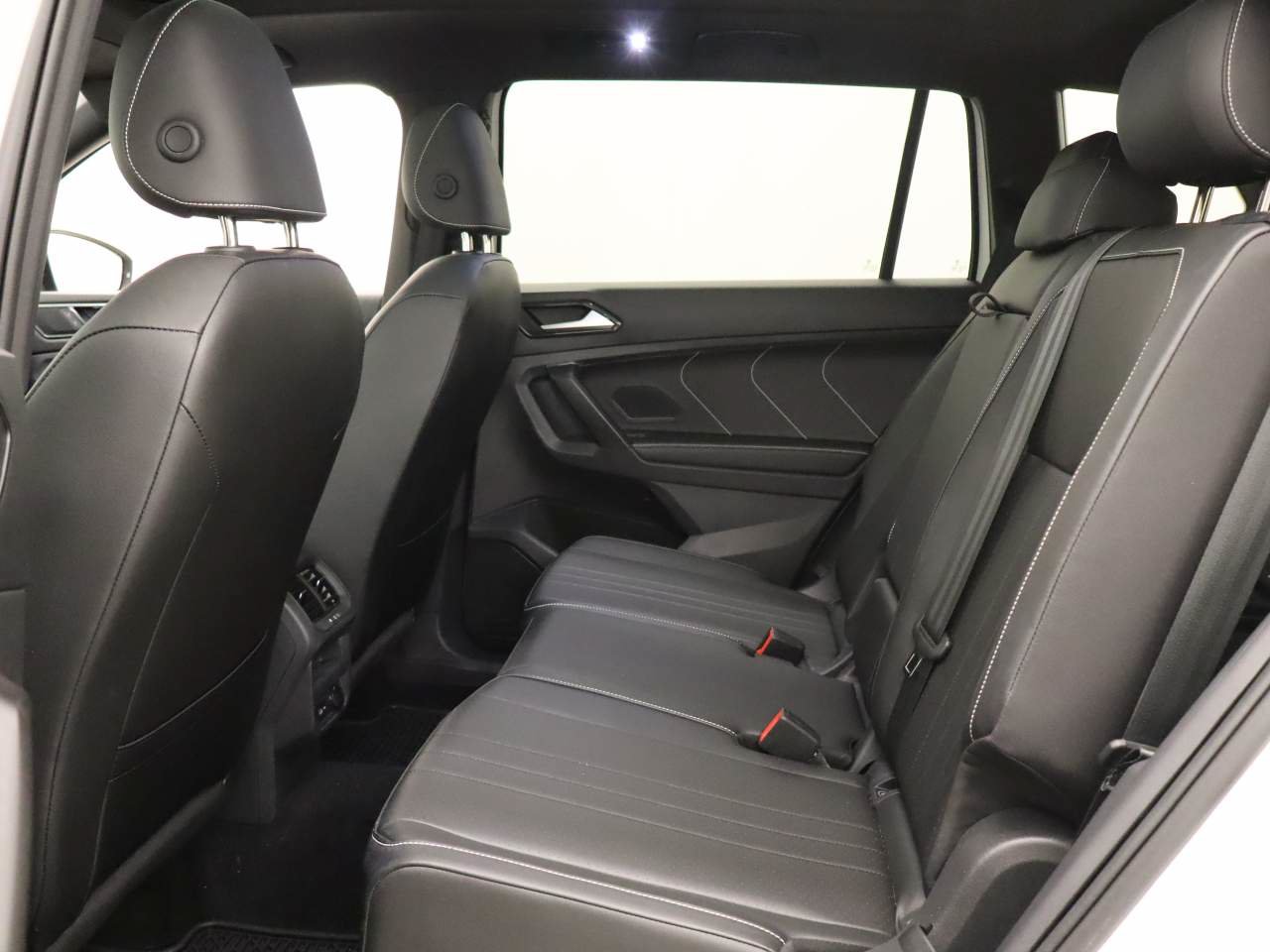 Used 2023 Volkswagen Tiguan SE R-Line FWD image 14
