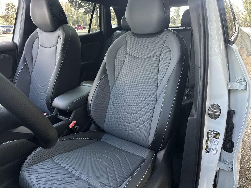 New 2026 Volkswagen Tiguan SE R-Line image 11