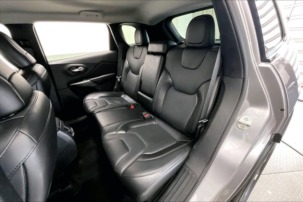 Used 2020 Jeep Cherokee Limited AWD/4WD image 25
