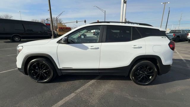 Used 2022 GMC Terrain SLE w/ Driver Convenience Package image 5