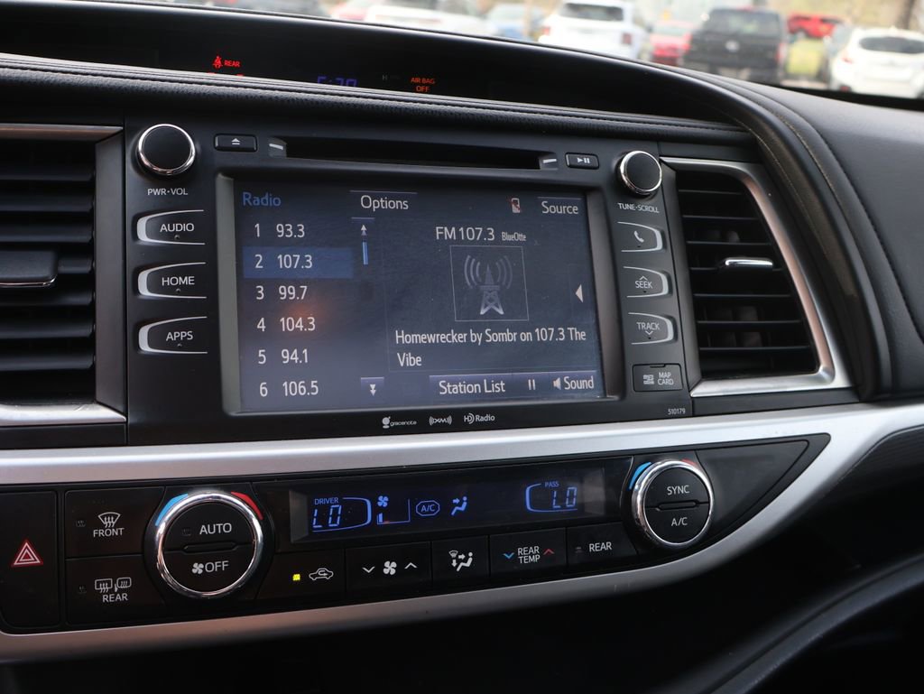 Used 2017 Toyota Highlander SE image 34