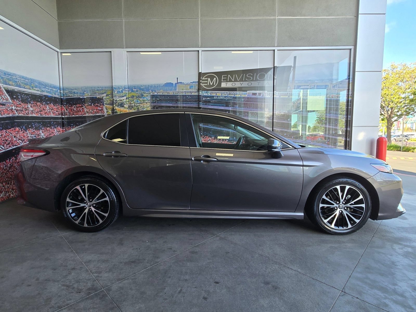 Used 2018 Toyota Camry SE FWD image 4