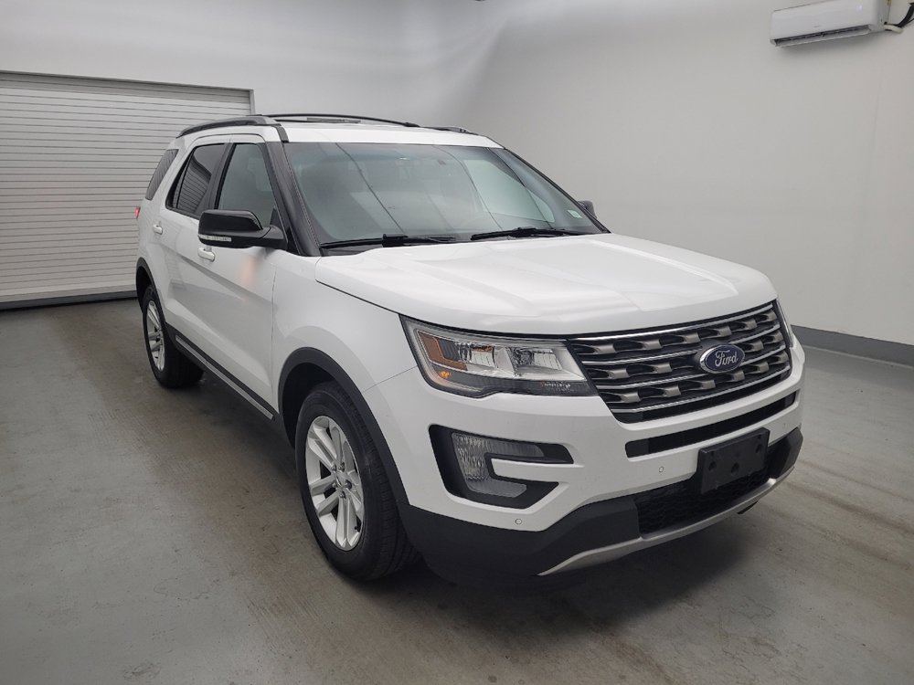 Used 2016 Ford Explorer XLT w/ Equipment Group 202A FWD image 13