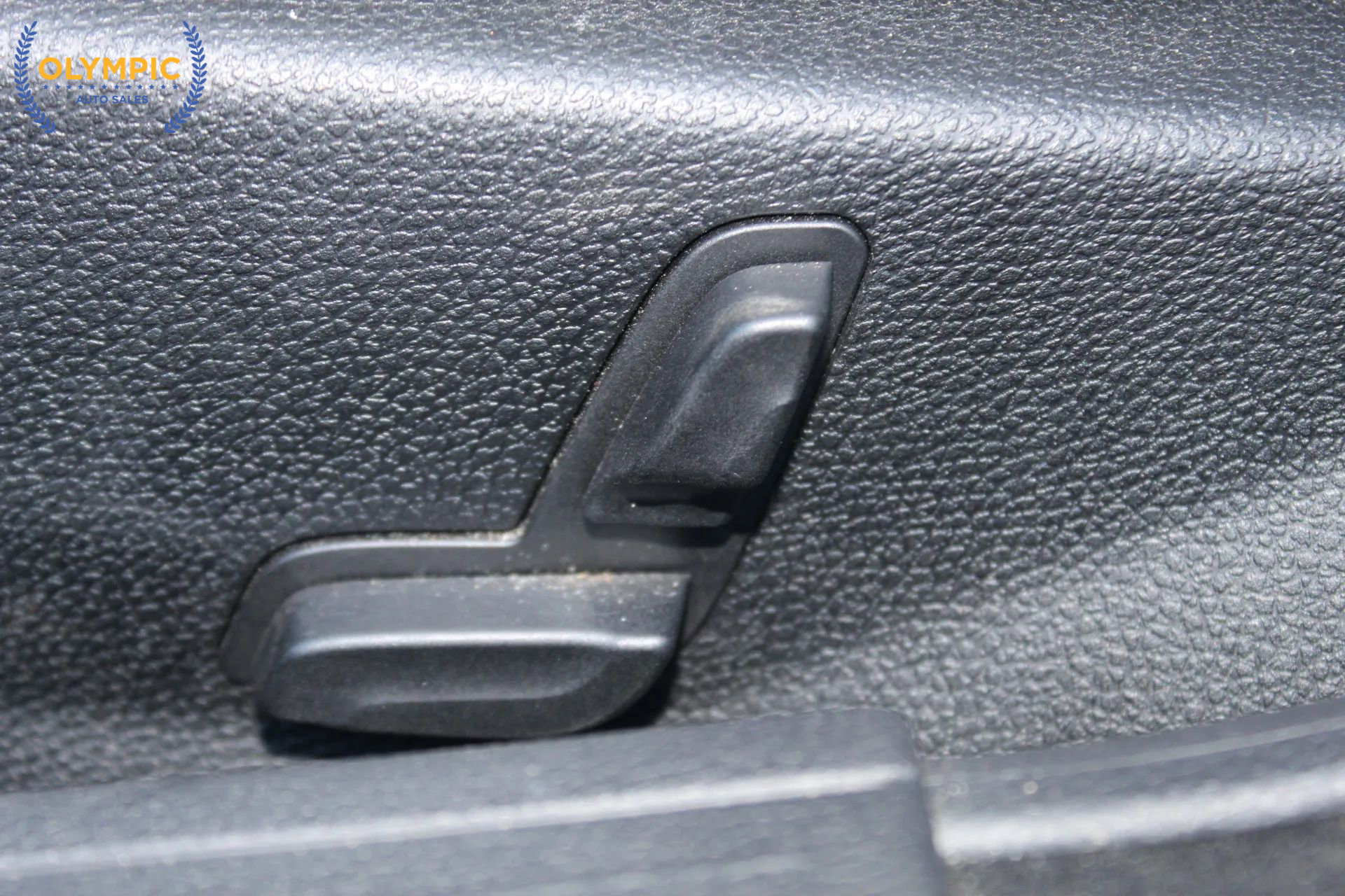 Used 2008 Mercedes-Benz C 300 Sedan w/ P1 Pkg image 40