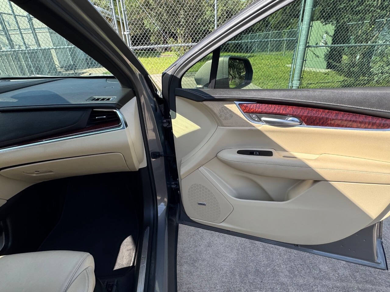 Used 2017 Cadillac XT5 Luxury w/ Driver Awareness Package FWD image 18