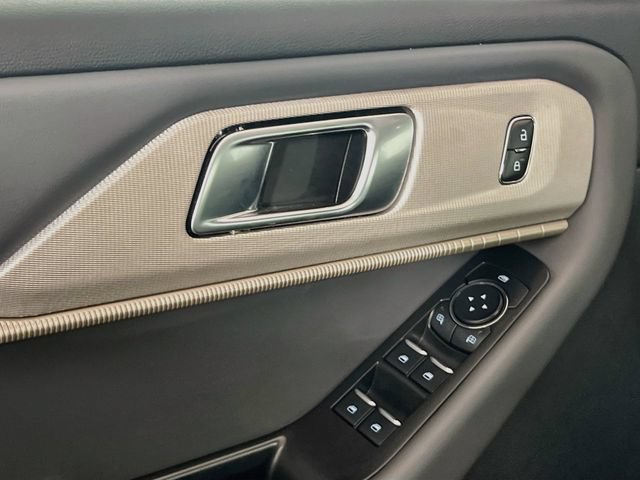 Used 2025 Ford Explorer Active RWD image 15