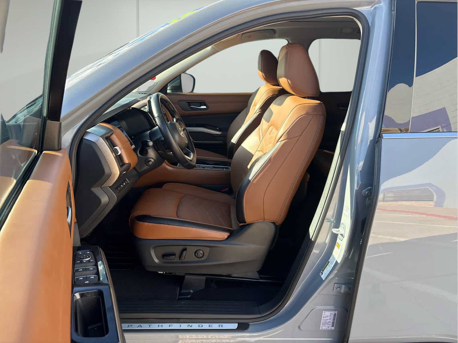 Used 2025 Nissan Pathfinder Platinum w/ Cargo Package FWD image 10