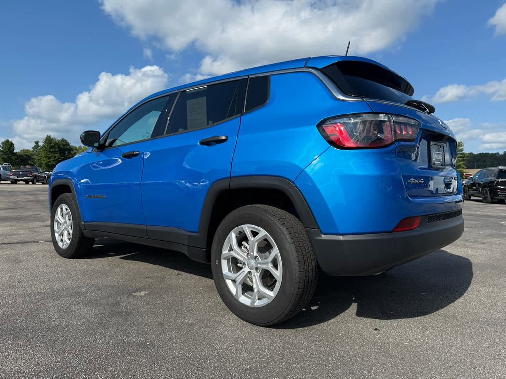 Used 2024 Jeep Compass Sport image 3