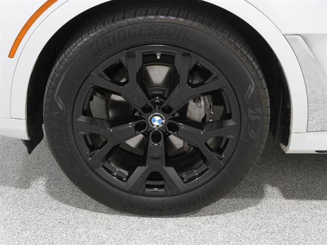 Used 2020 BMW X7 xDrive40i w/ Cold Weather Package image 25