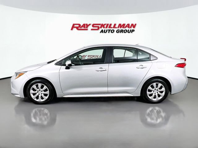 Used 2024 Toyota Corolla LE FWD image 4