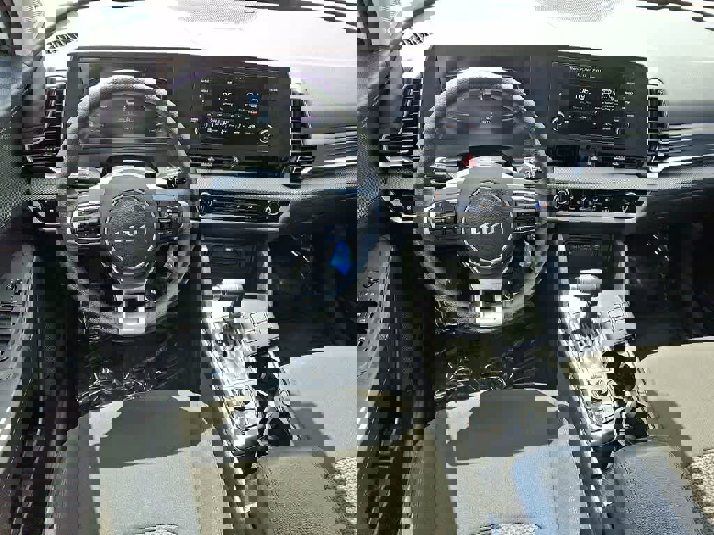 Used 2025 Kia Sportage LX image 10