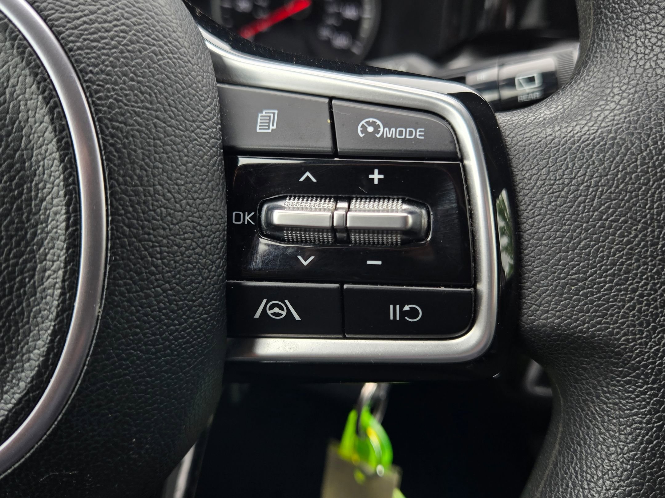 Used 2023 Kia Sorento LX FWD image 25