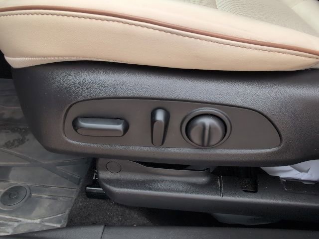 Used 2024 Buick Encore GX Avenir w/ Avenir Convenience Package AWD/4WD image 13