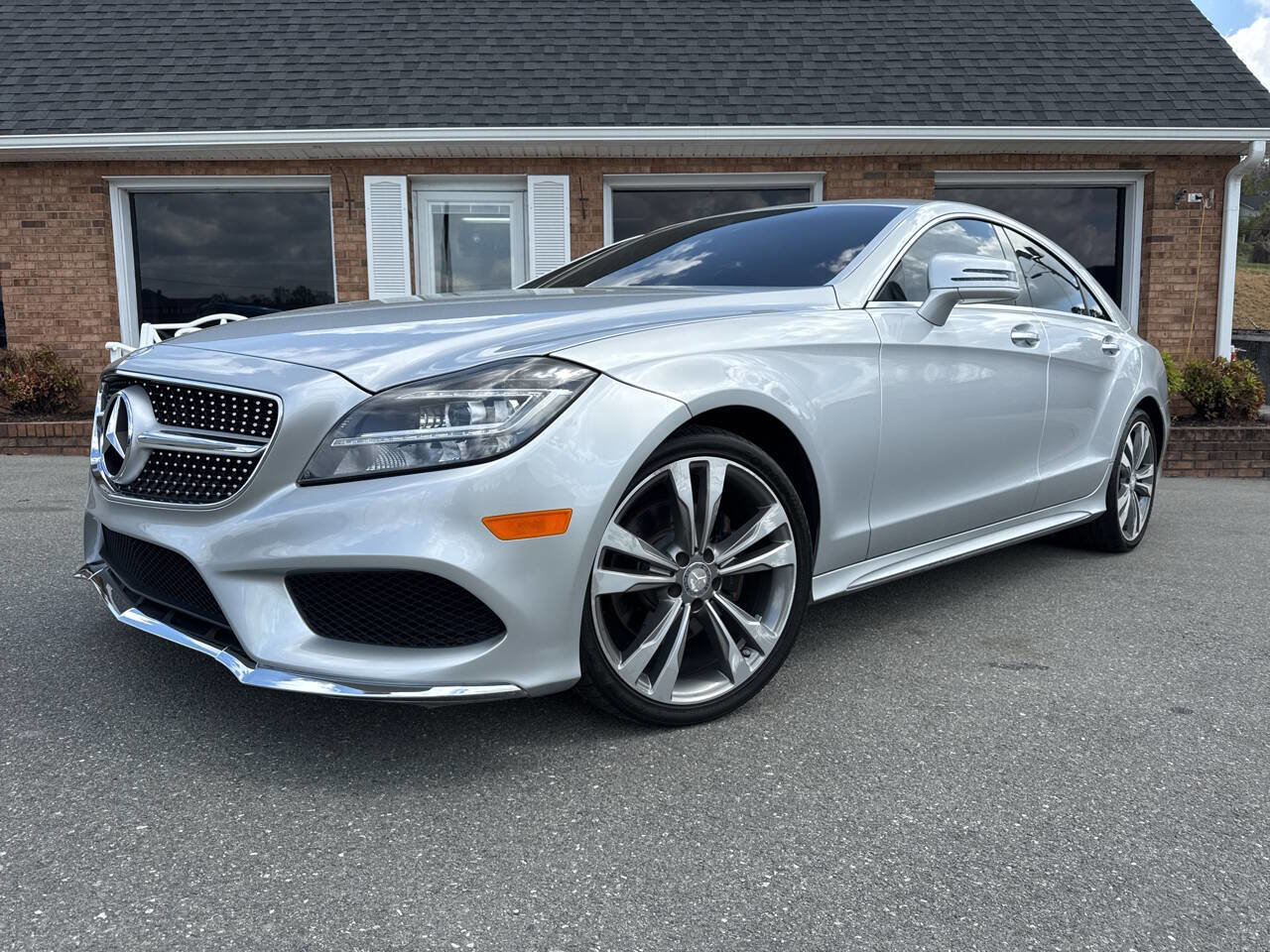 Used 2016 Mercedes-Benz CLS 400 4MATIC w/ Premium 1 Package image 2