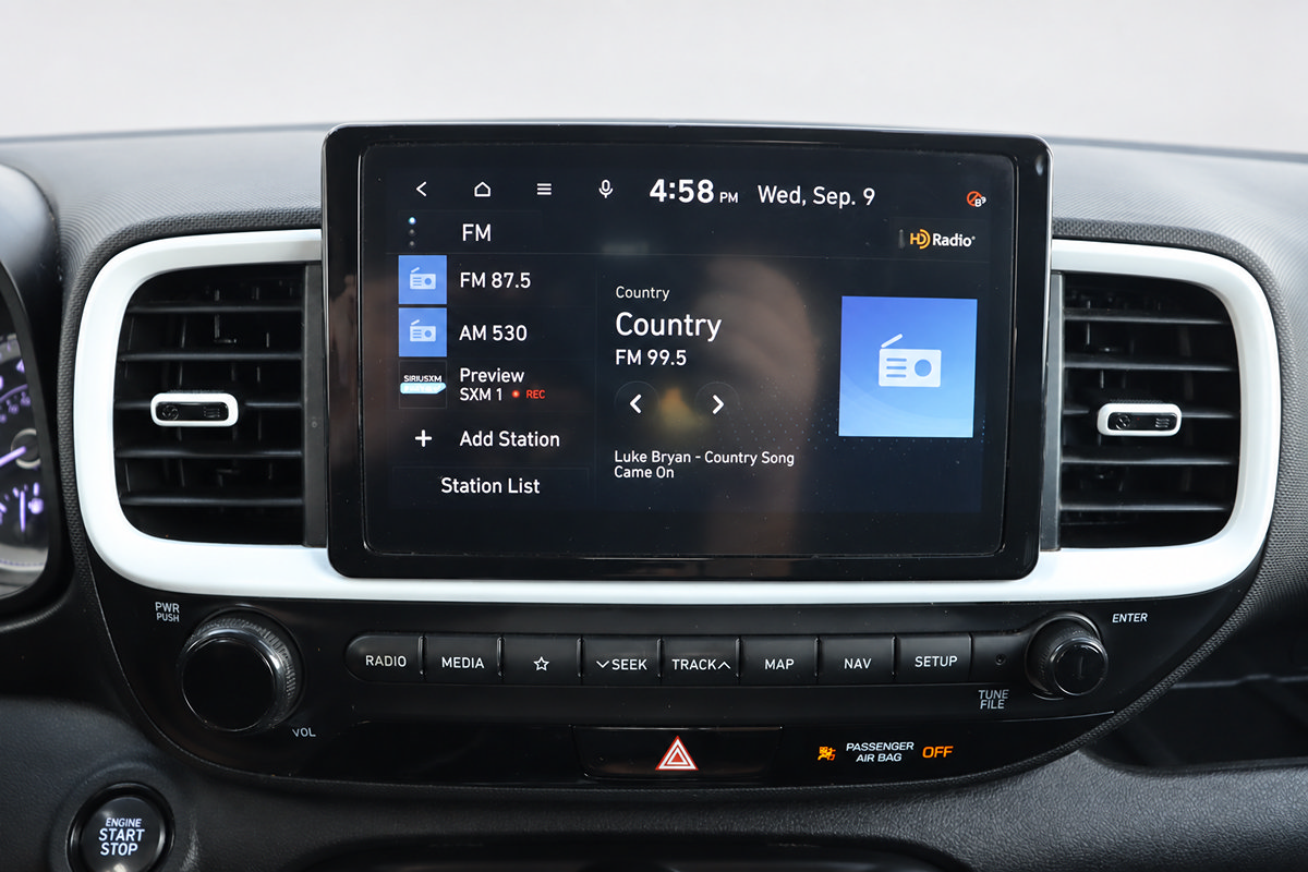 Used 2022 Hyundai Venue Limited FWD image 33