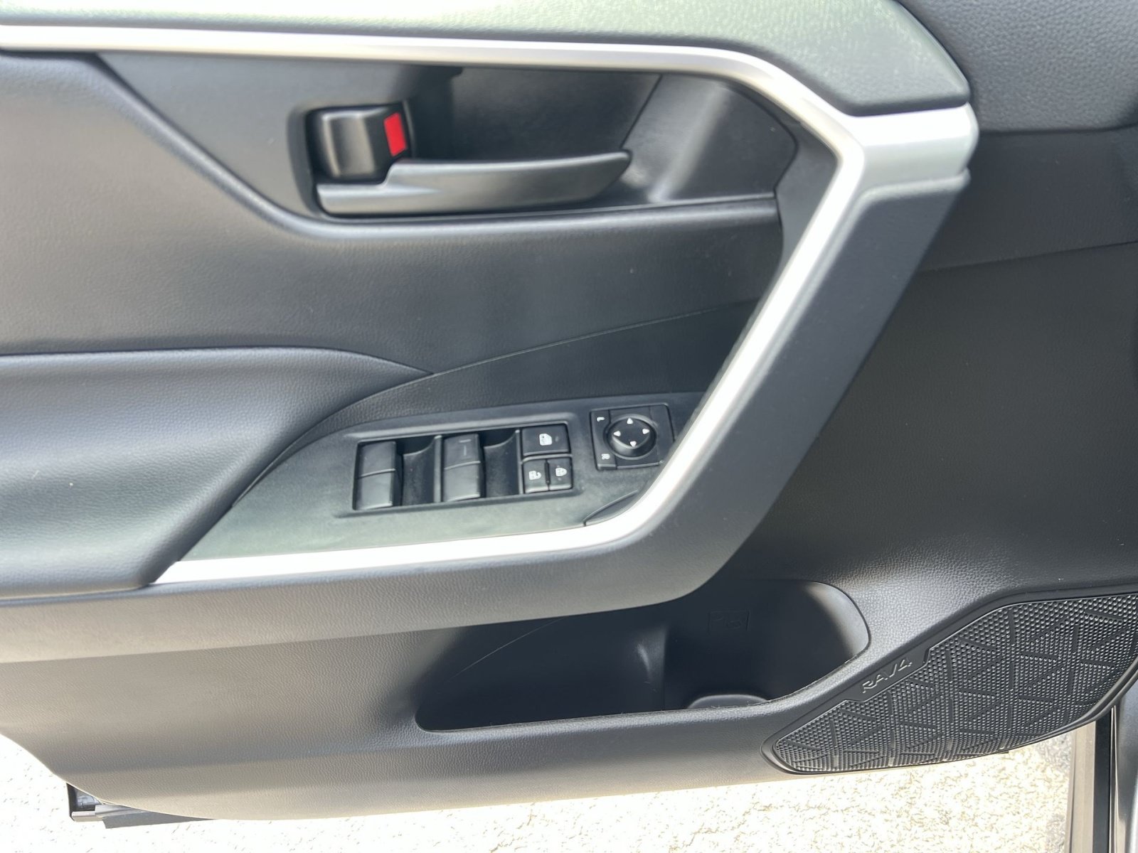 Used 2023 Toyota RAV4 LE FWD image 14