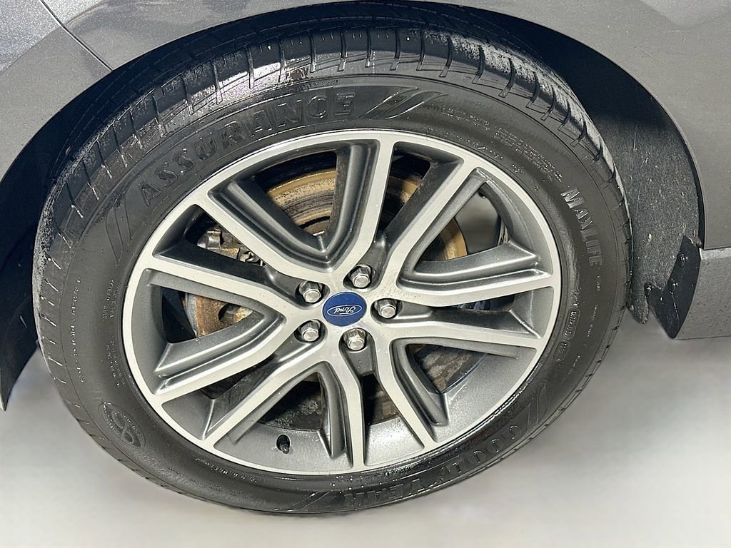 Used 2019 Ford Edge Titanium w/ Cold Weather Package AWD/4WD image 32