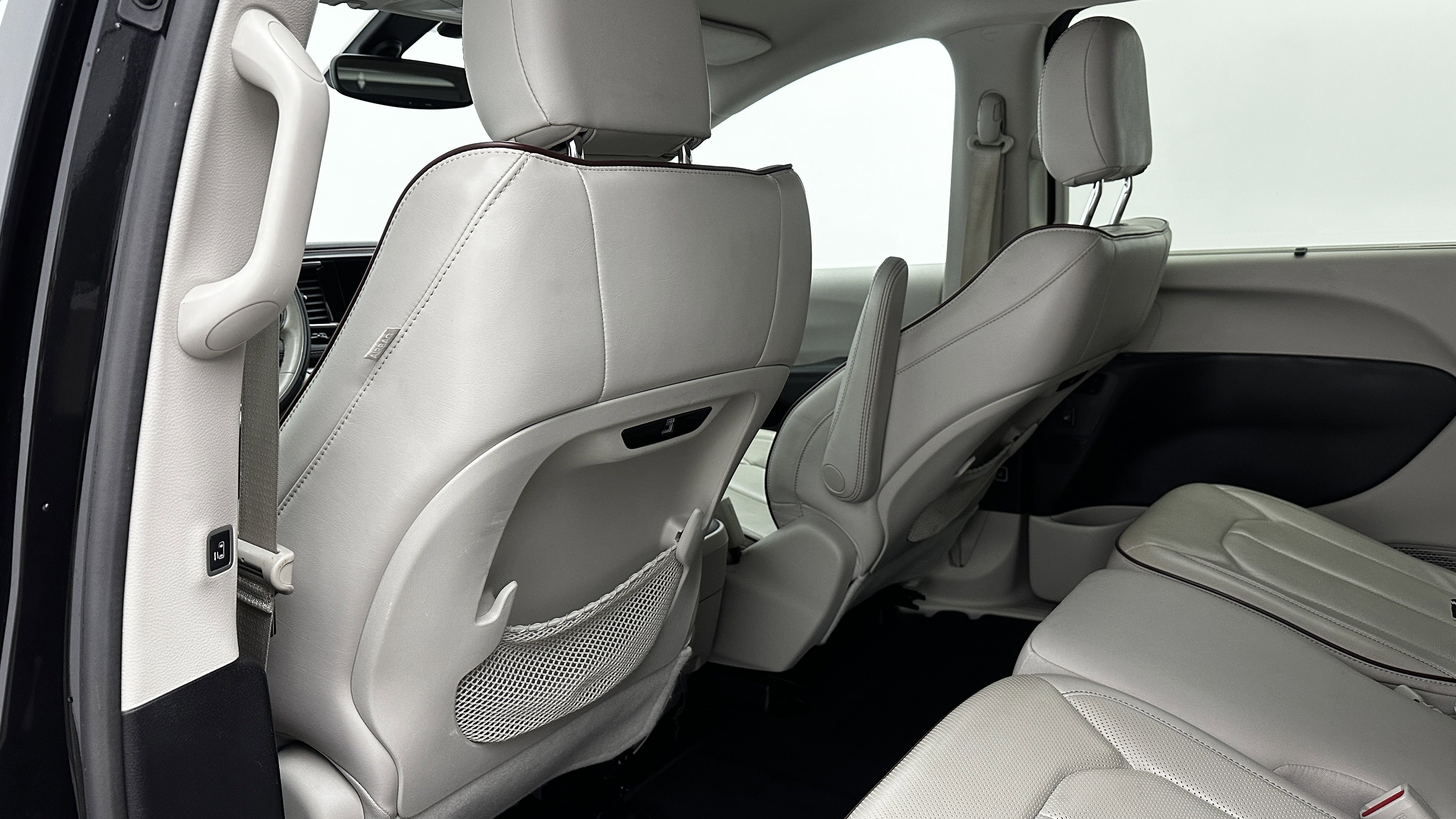 Used 2019 Chrysler Pacifica Limited image 26