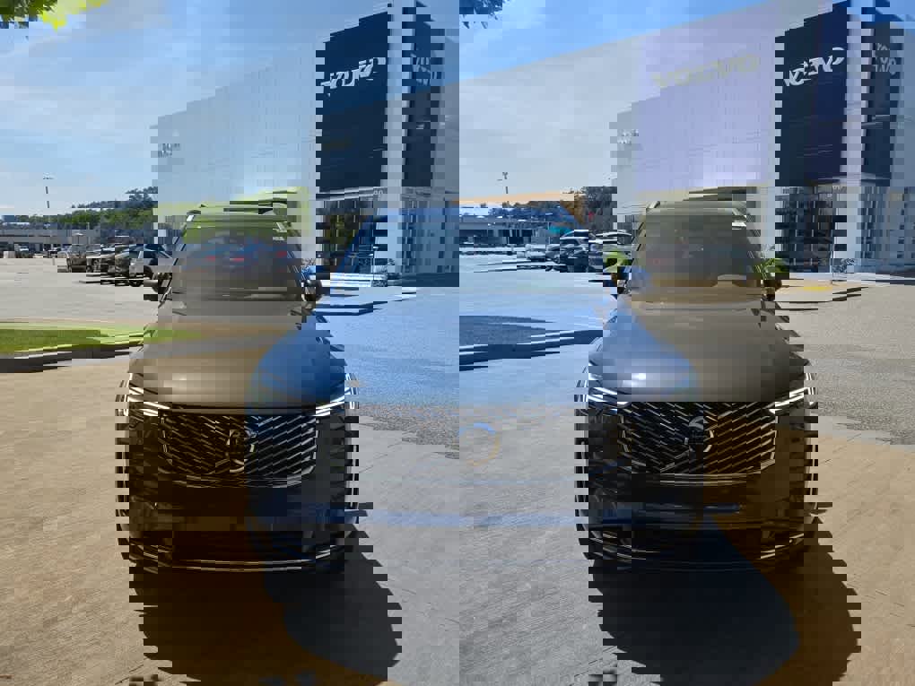 New 2025 Volvo XC90 B5 Plus image 2