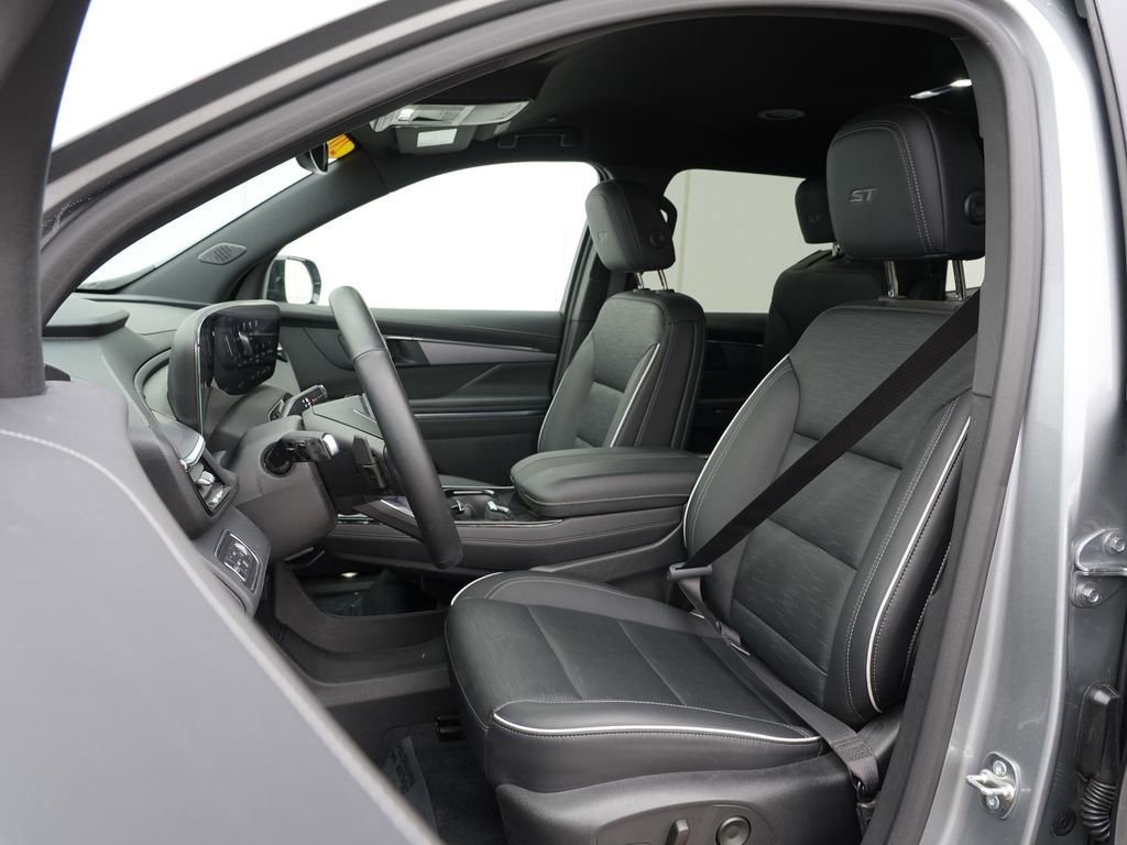 Used 2025 Buick Enclave Sport Touring image 12