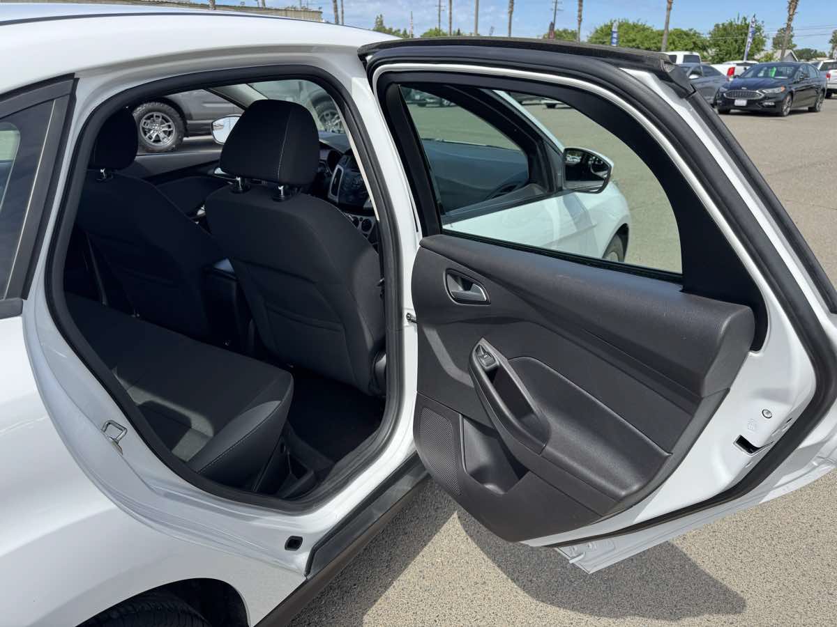 Used 2013 Ford Focus SE FWD image 16