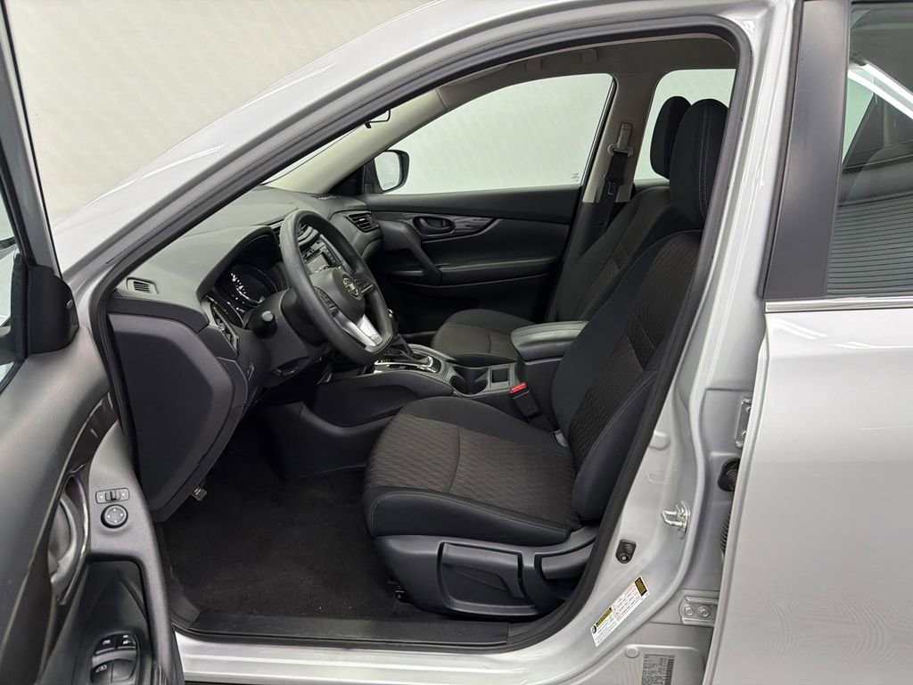 Used 2019 Nissan Rogue S image 9