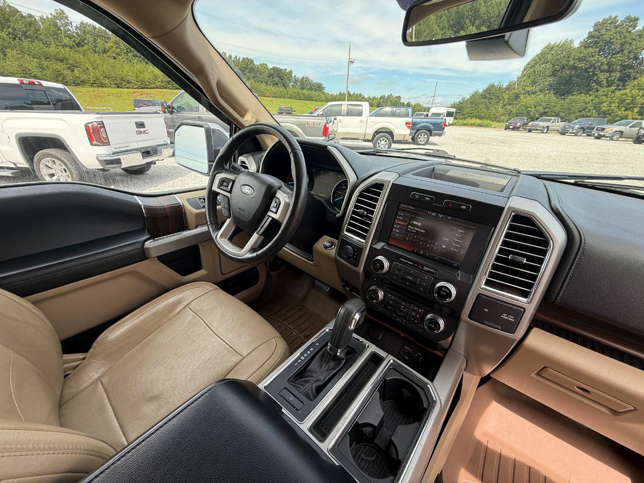 Used 2015 Ford F150 Lariat w/ Equipment Group 502A Luxury AWD/4WD image 7