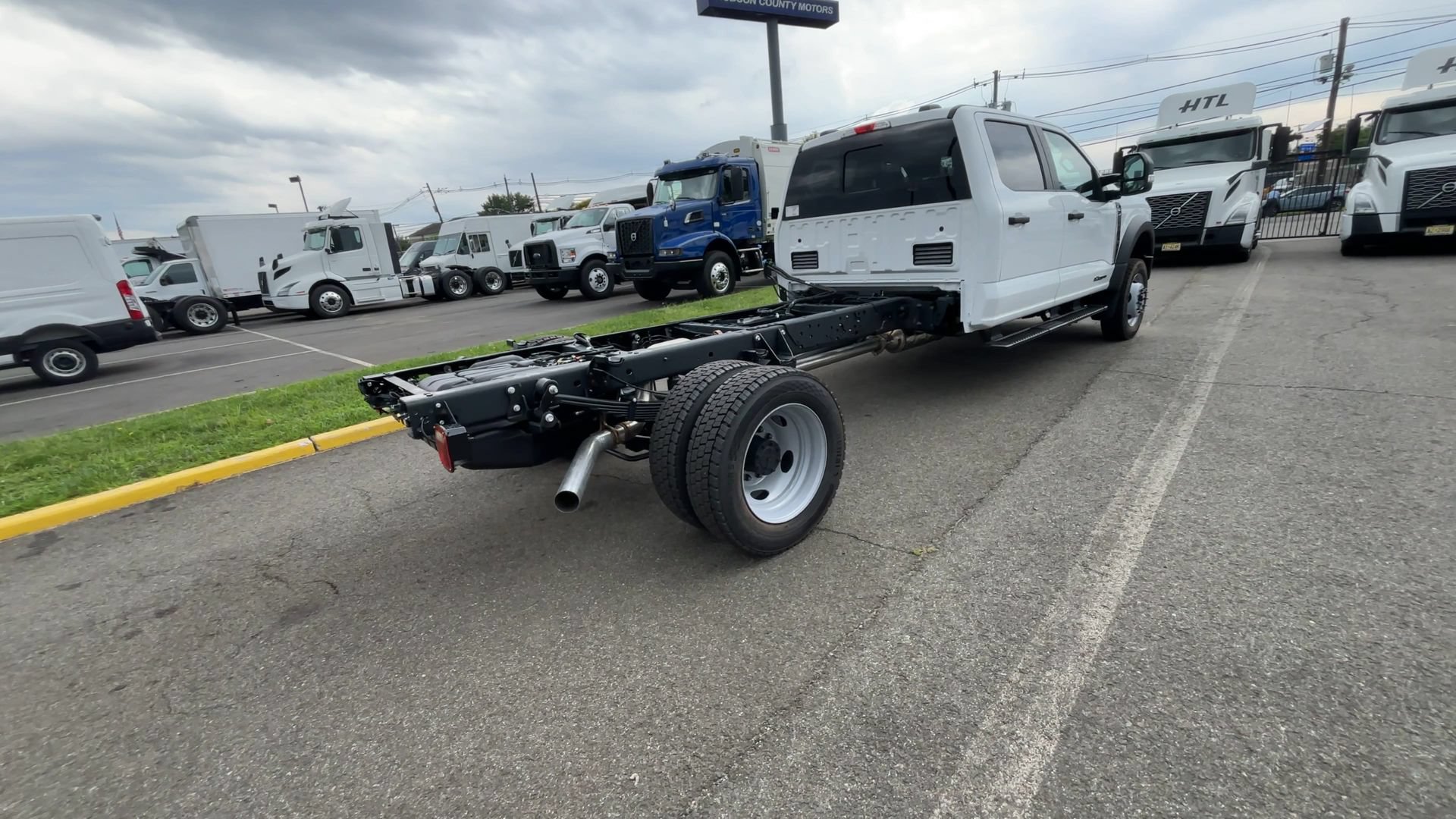 New 2026 Ford F550 4x4 Crew Cab image 8