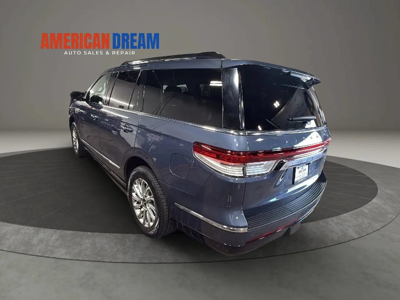 Used 2022 Lincoln Navigator 4WD image 3