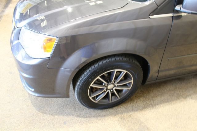 Used 2017 Dodge Grand Caravan SXT image 8
