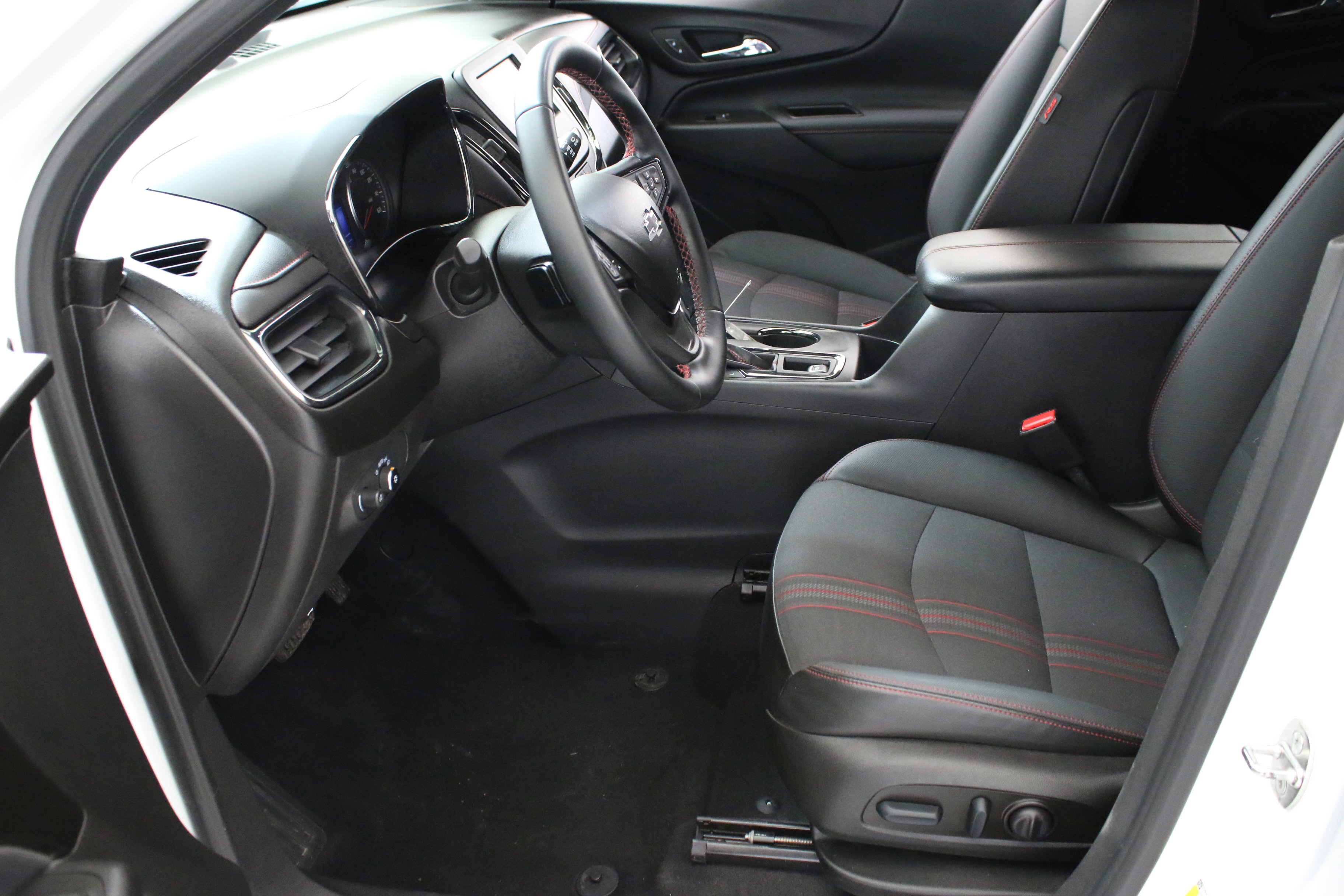 Used 2023 Chevrolet Equinox RS AWD/4WD image 25