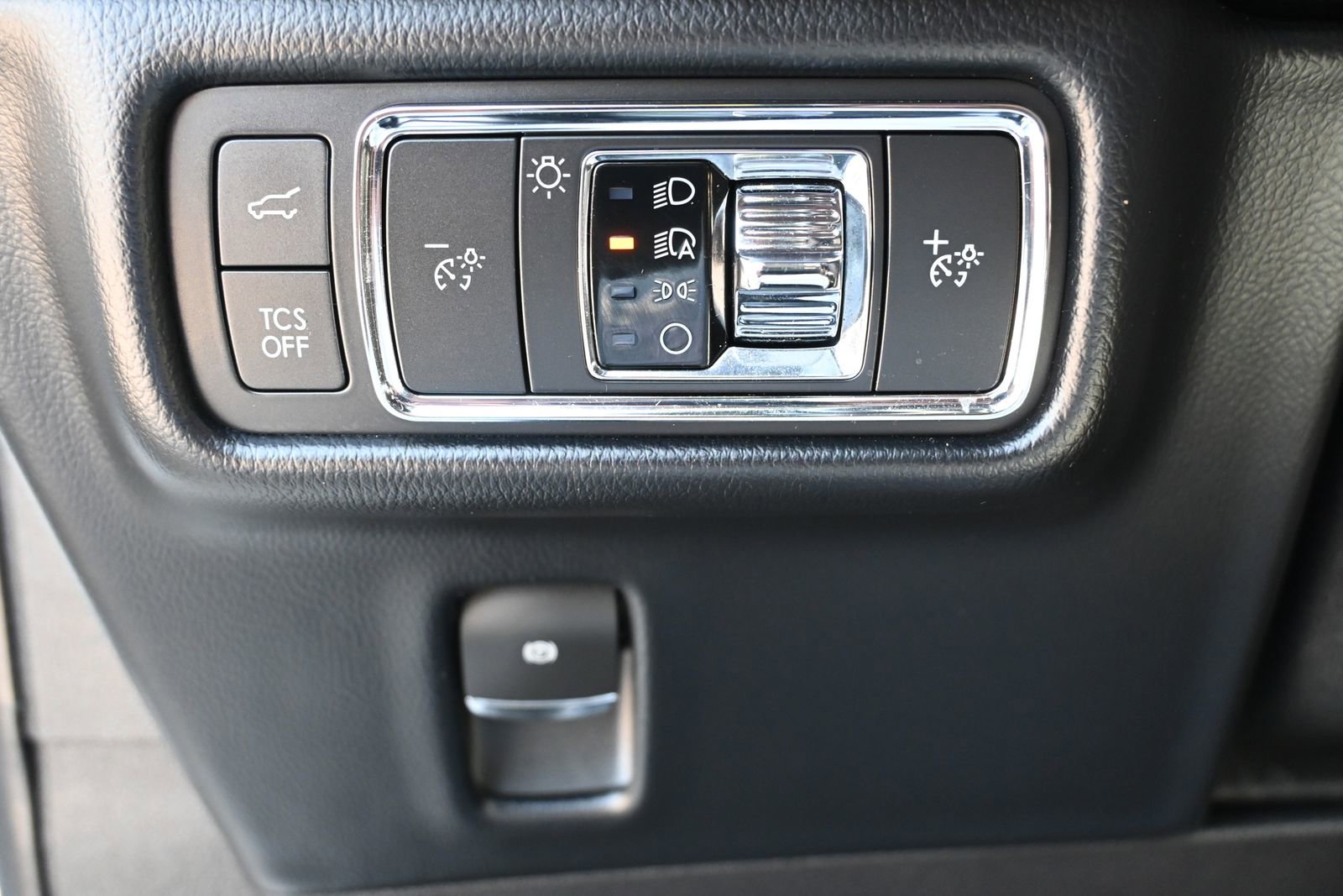 Used 2022 Lincoln Nautilus Reserve w/ Equipment Group 201A FWD image 11