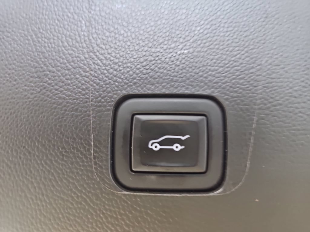Certified 2023 Chevrolet Traverse LT FWD image 19