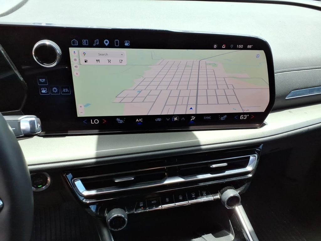 Used 2024 Chevrolet Traverse LT FWD image 16