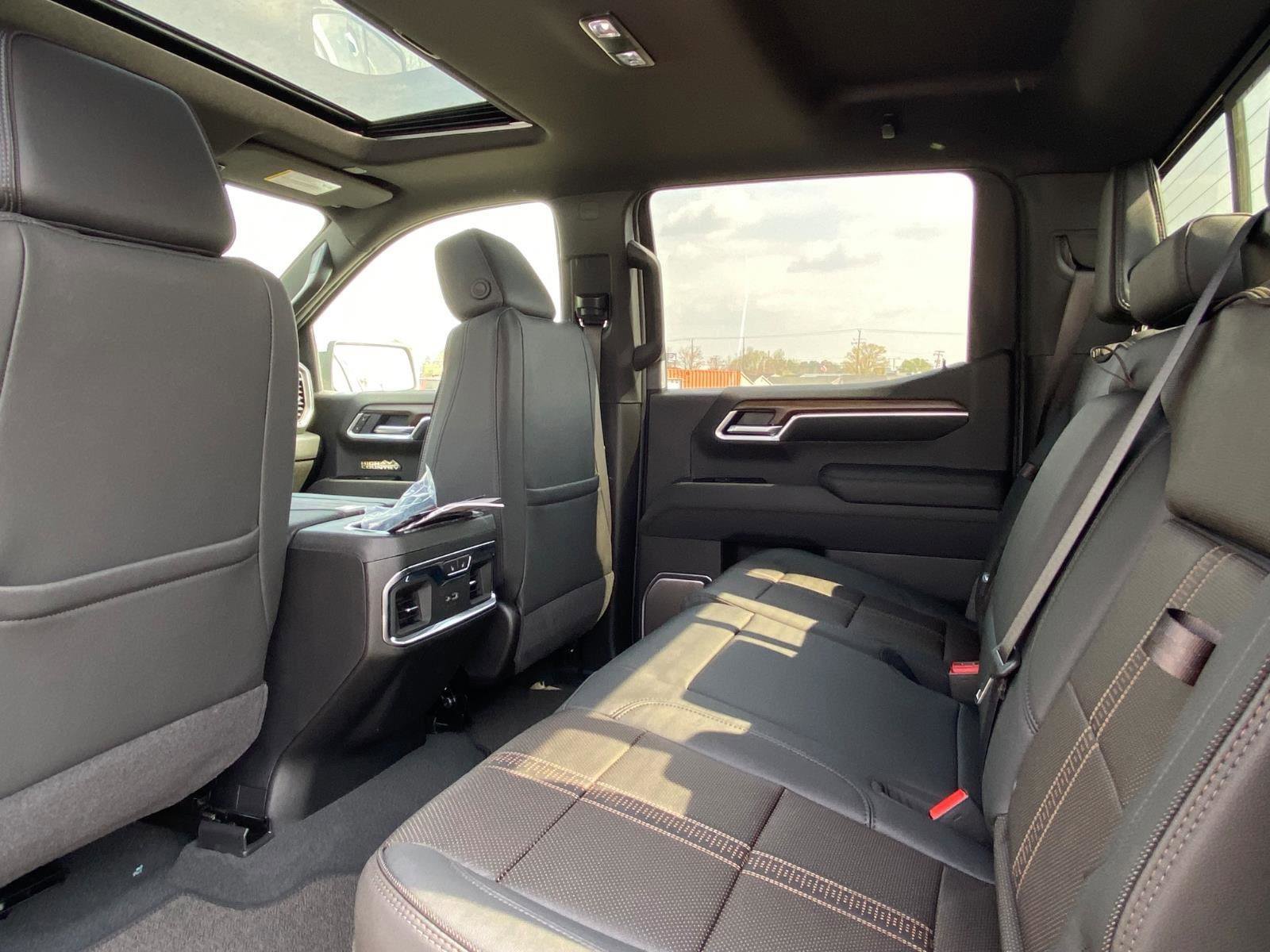 New 2026 Chevrolet Silverado 1500 High Country w/ Technology Package AWD/4WD image 24