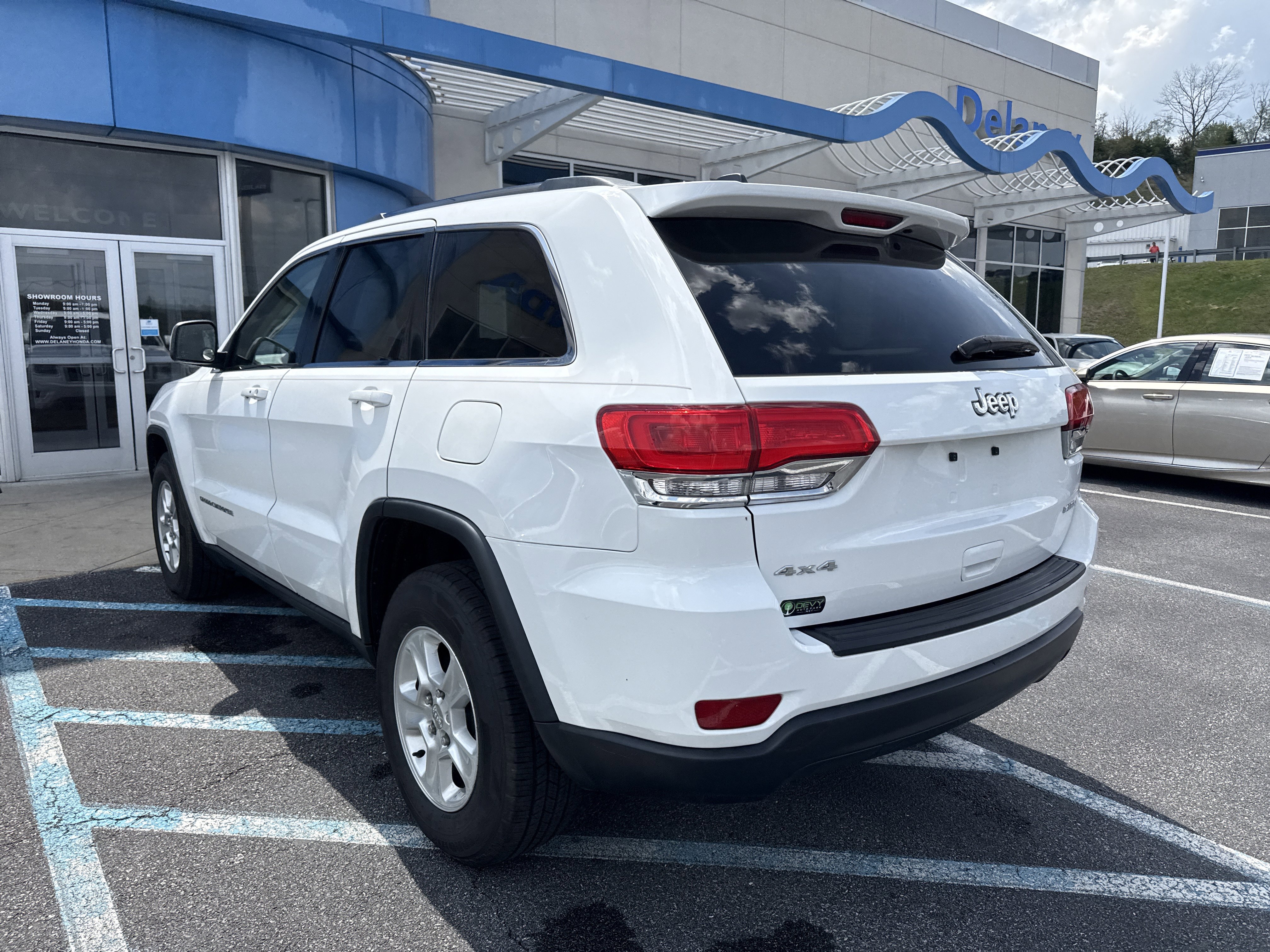 Used 2014 Jeep Grand Cherokee Laredo w/ Quick Order Package 23E AWD/4WD image 5