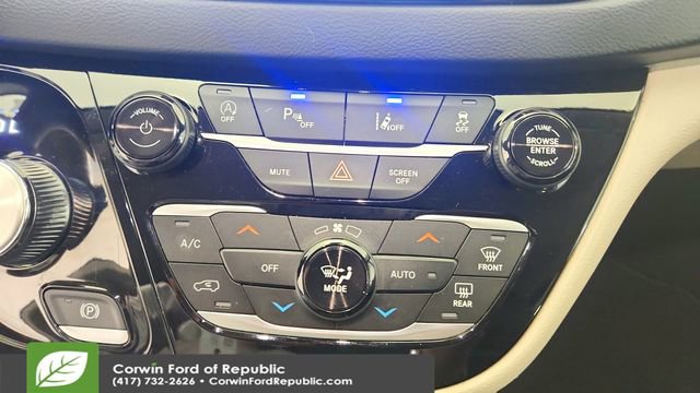 Used 2024 Chrysler Pacifica Touring-L image 18