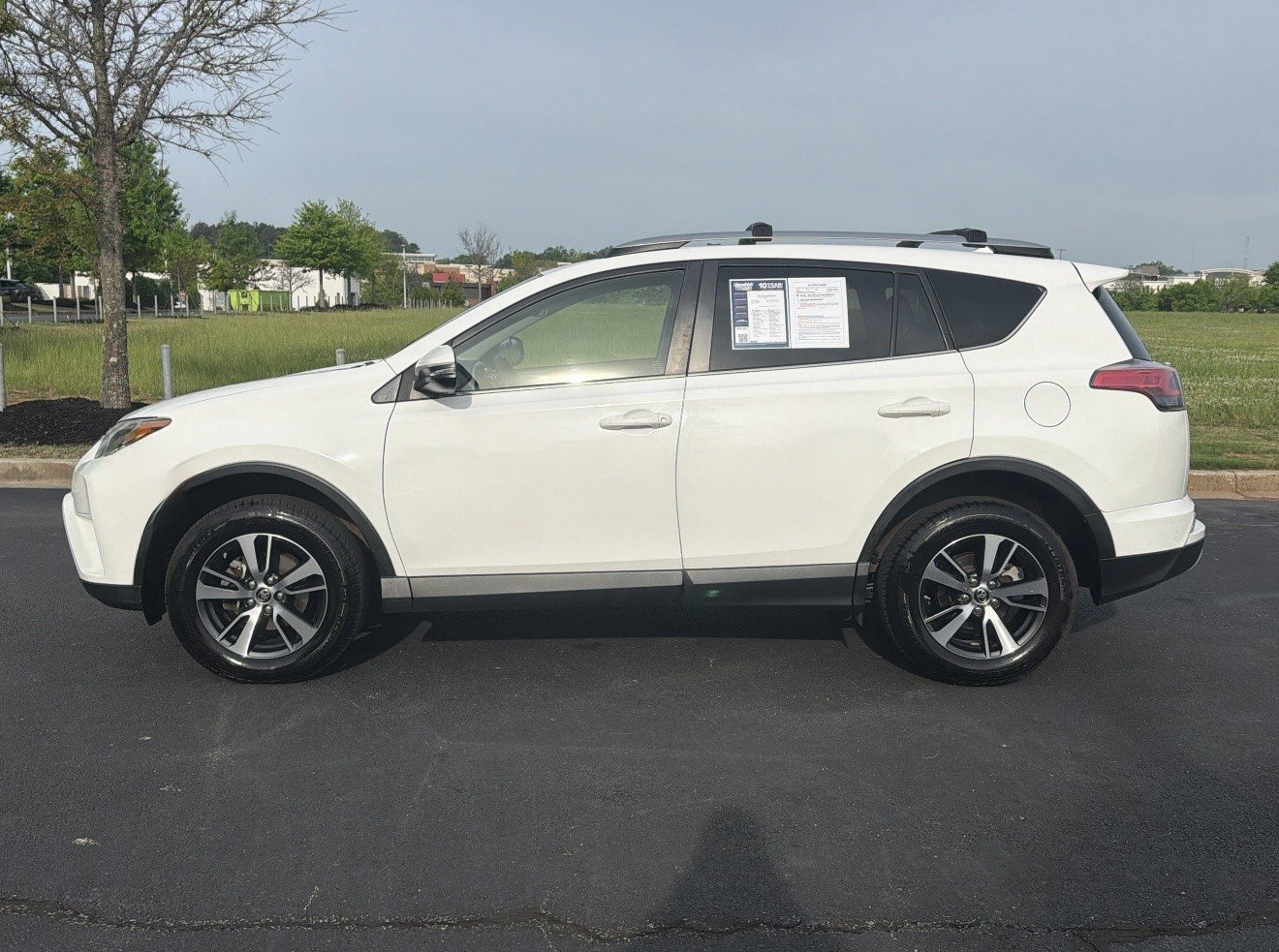 Used 2018 Toyota RAV4 XLE image 6