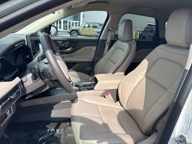 Used 2024 Lincoln Corsair AWD image 13