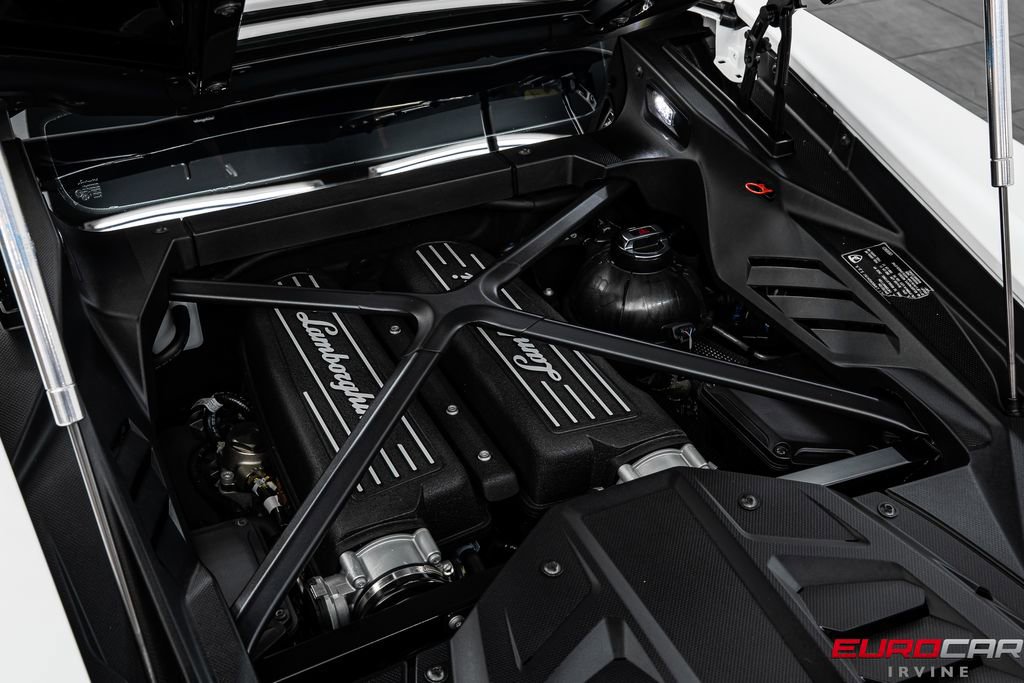 Used 2022 Lamborghini Huracan EVO AWD/4WD image 18
