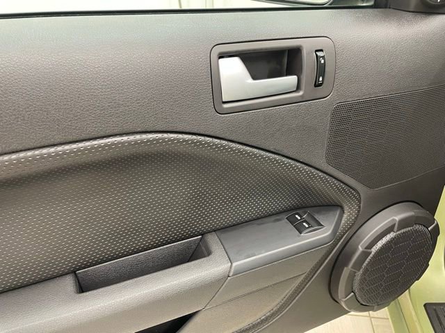 Used 2006 Ford Mustang GT Premium image 9