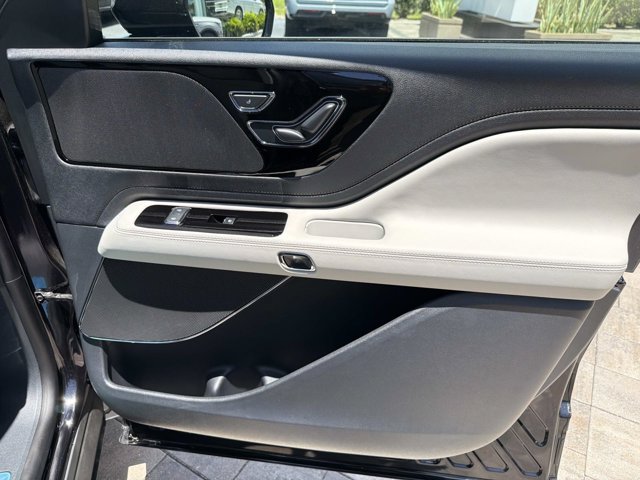 New 2026 Lincoln Aviator 2WD w/ Jet Appearance Package image 17