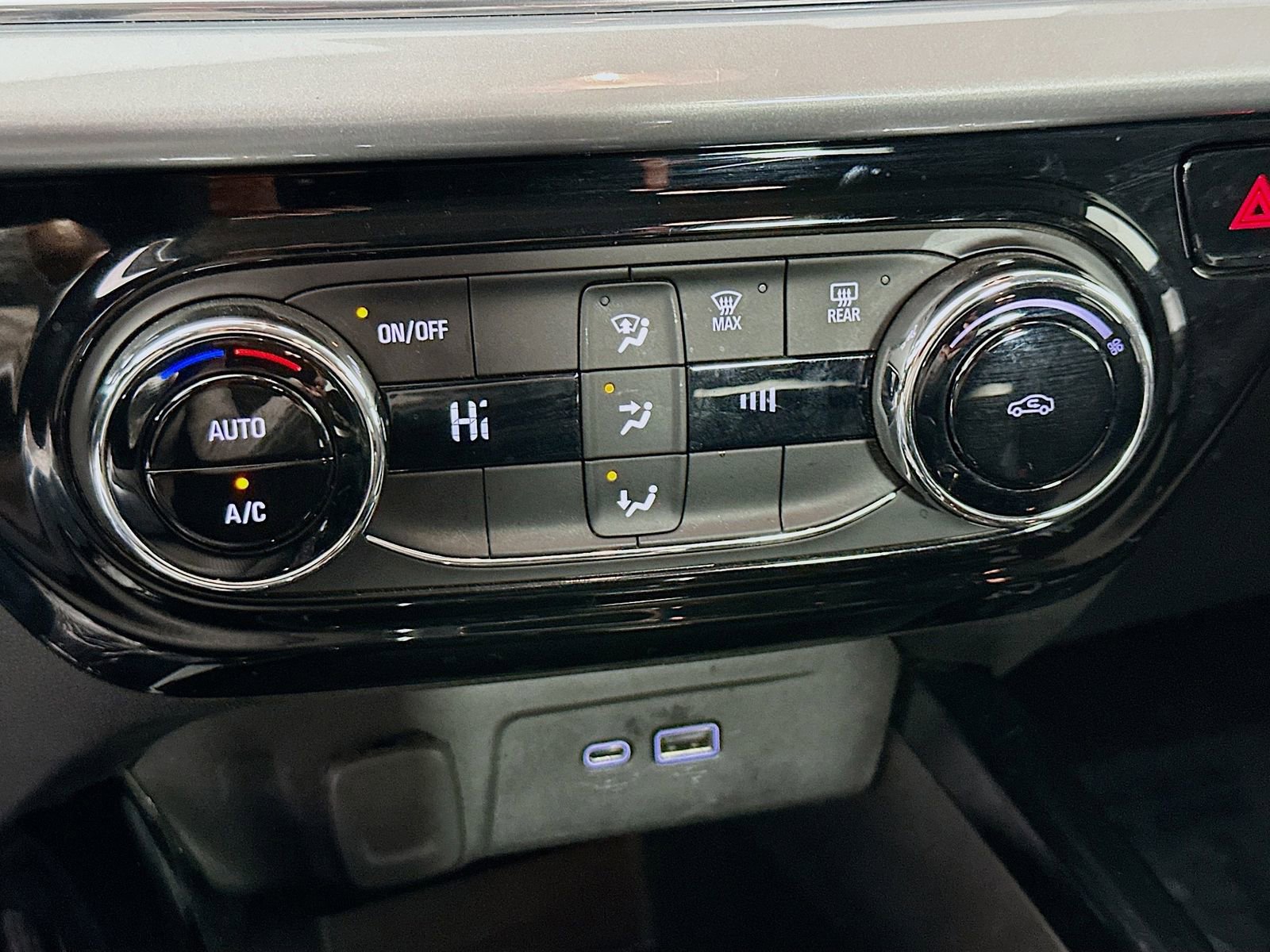 Used 2025 Chevrolet Trax LT FWD image 16