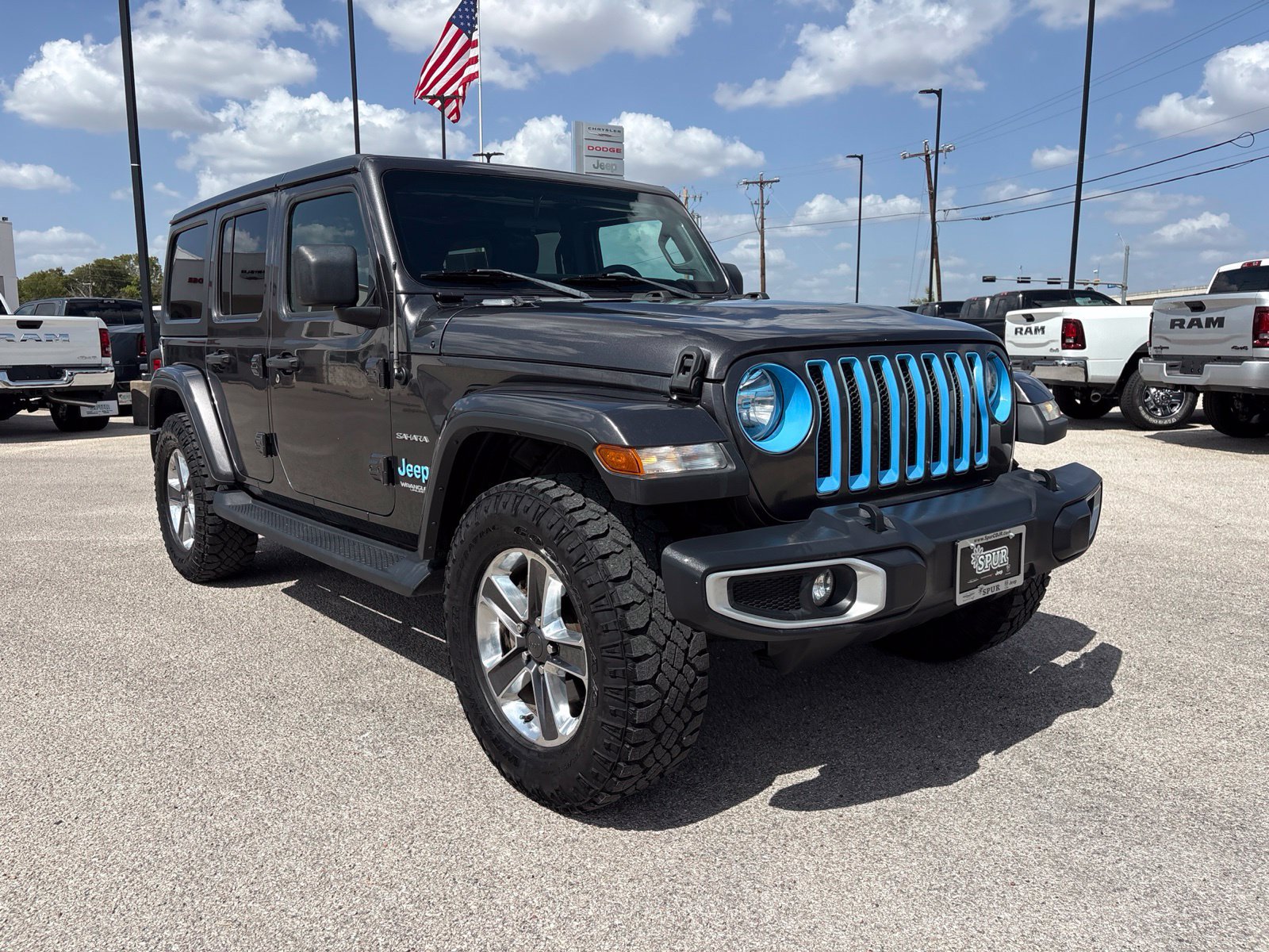 Used 2020 Jeep Wrangler Unlimited Sahara w/ Cold Weather Group AWD/4WD image 8