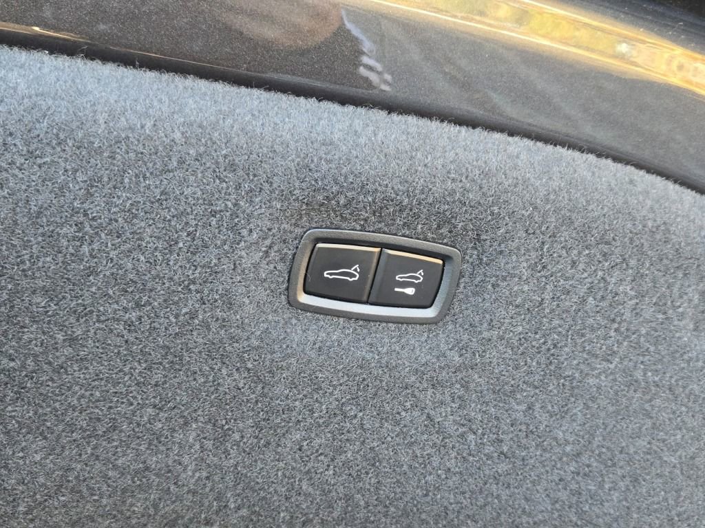 Certified 2025 Porsche Taycan image 26