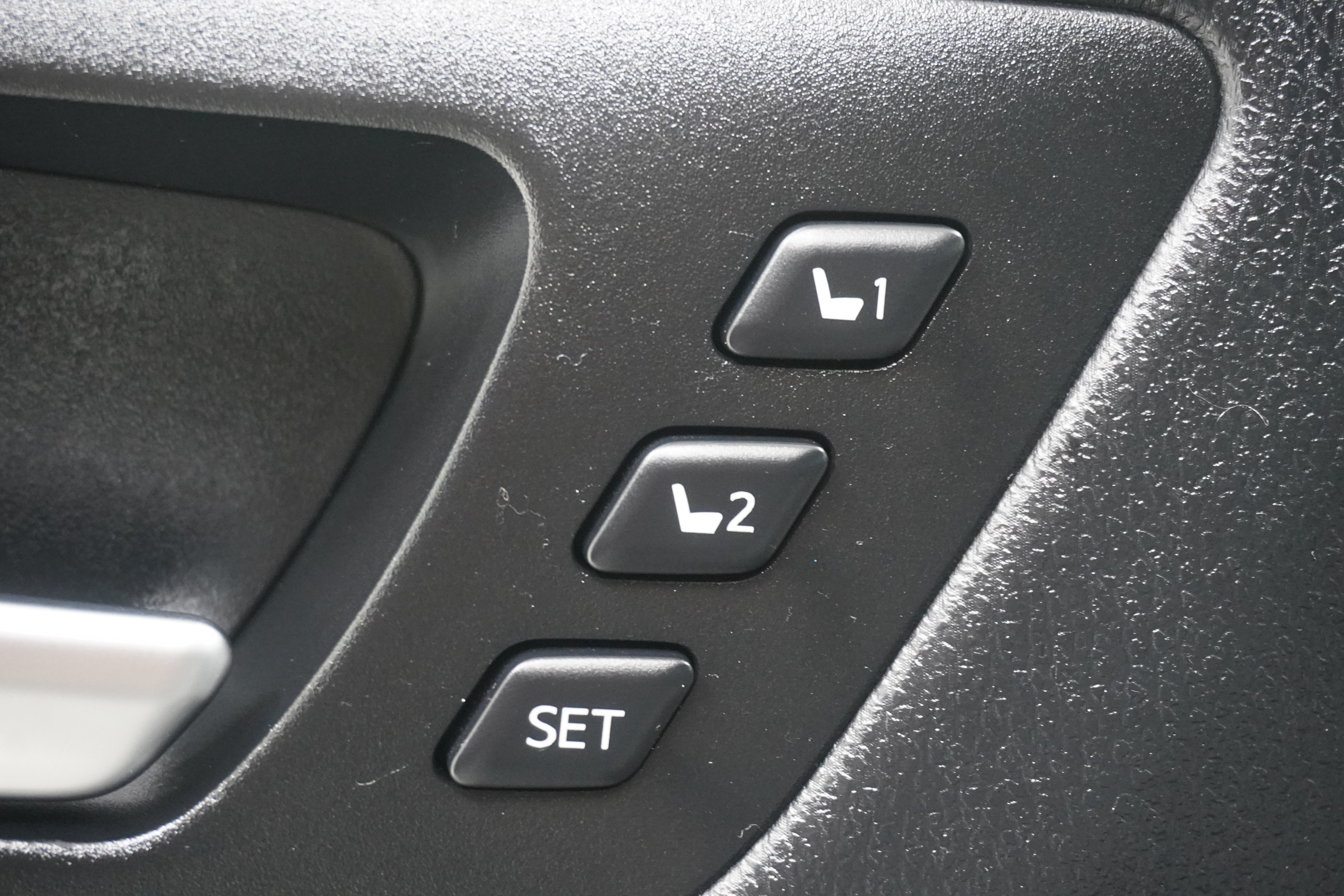 Used 2018 Toyota Highlander Limited FWD image 17