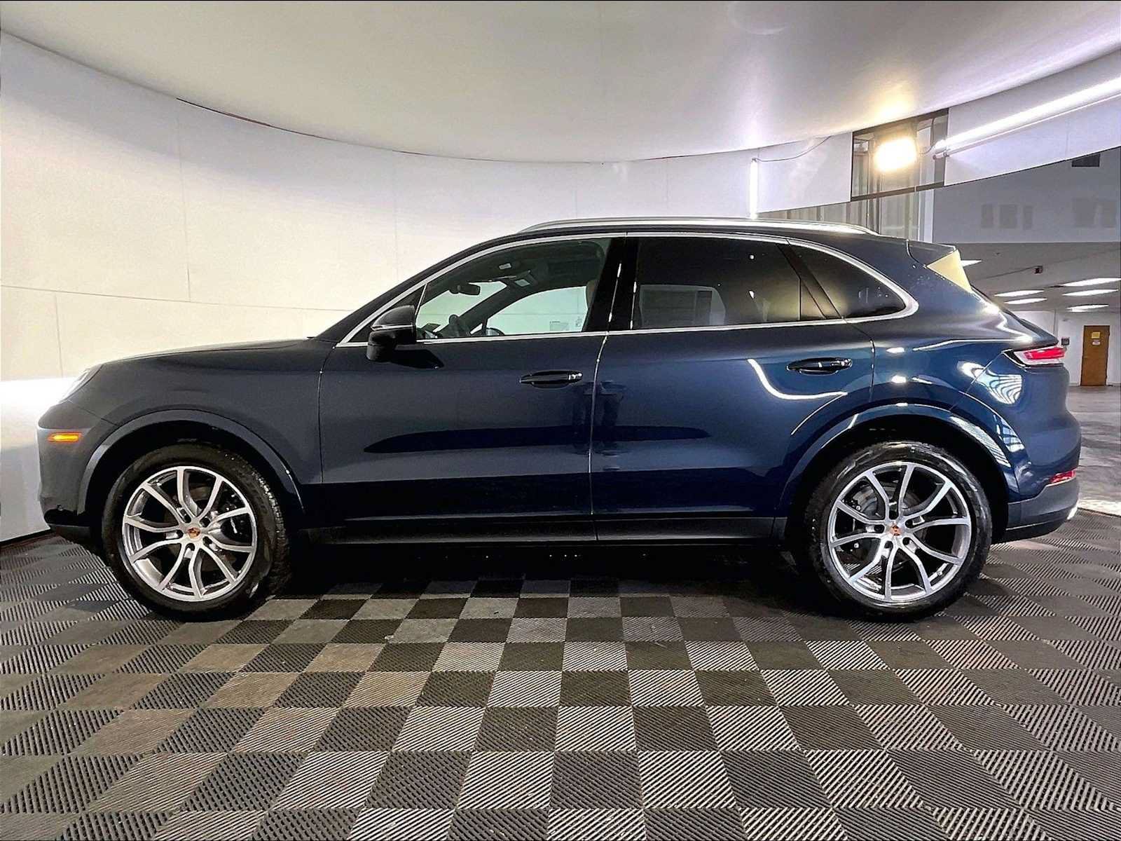 New 2026 Porsche Cayenne AWD/4WD image 2