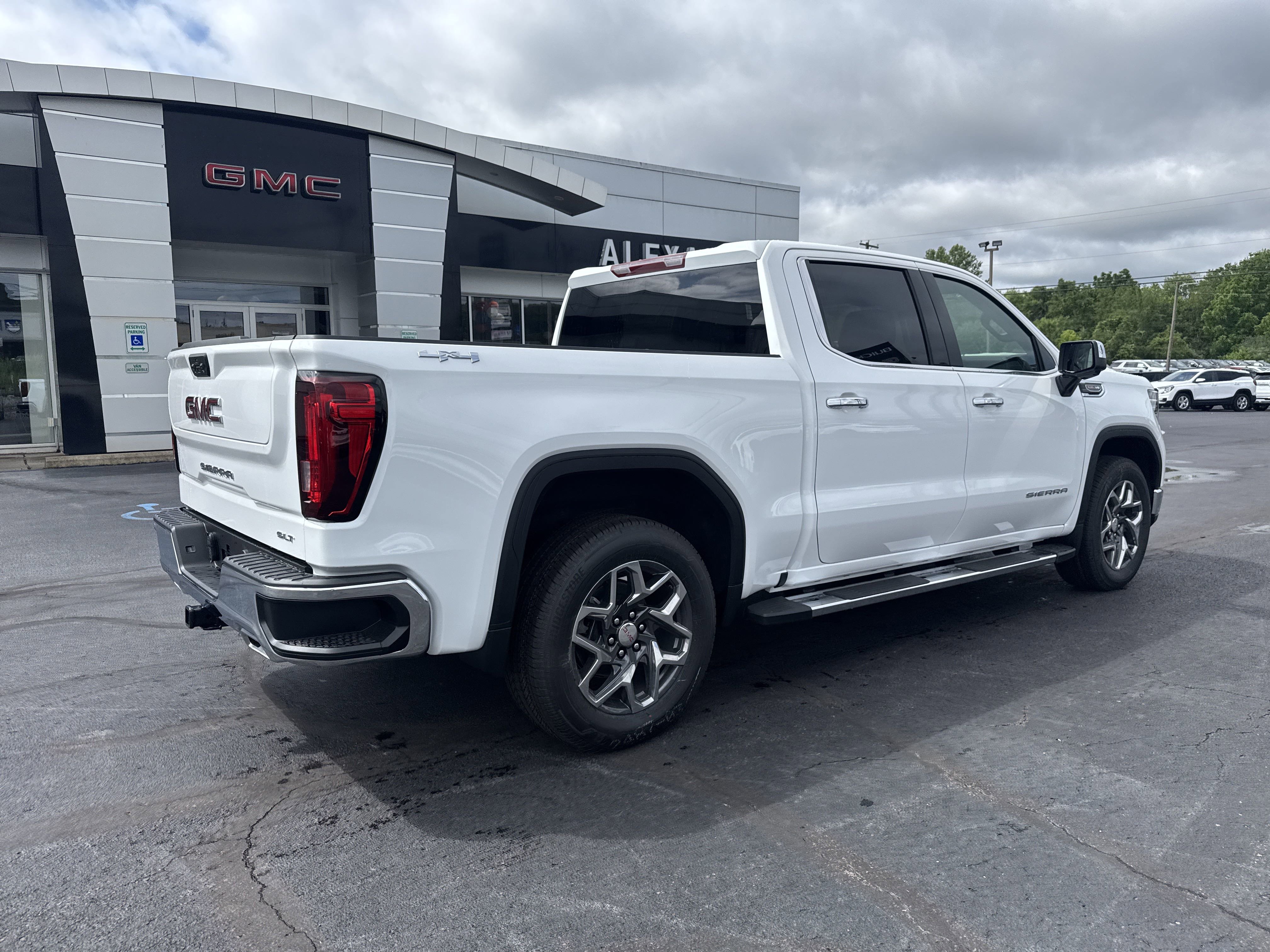 New 2025 GMC Sierra 1500 SLT w/ SLT Premium Package video 3