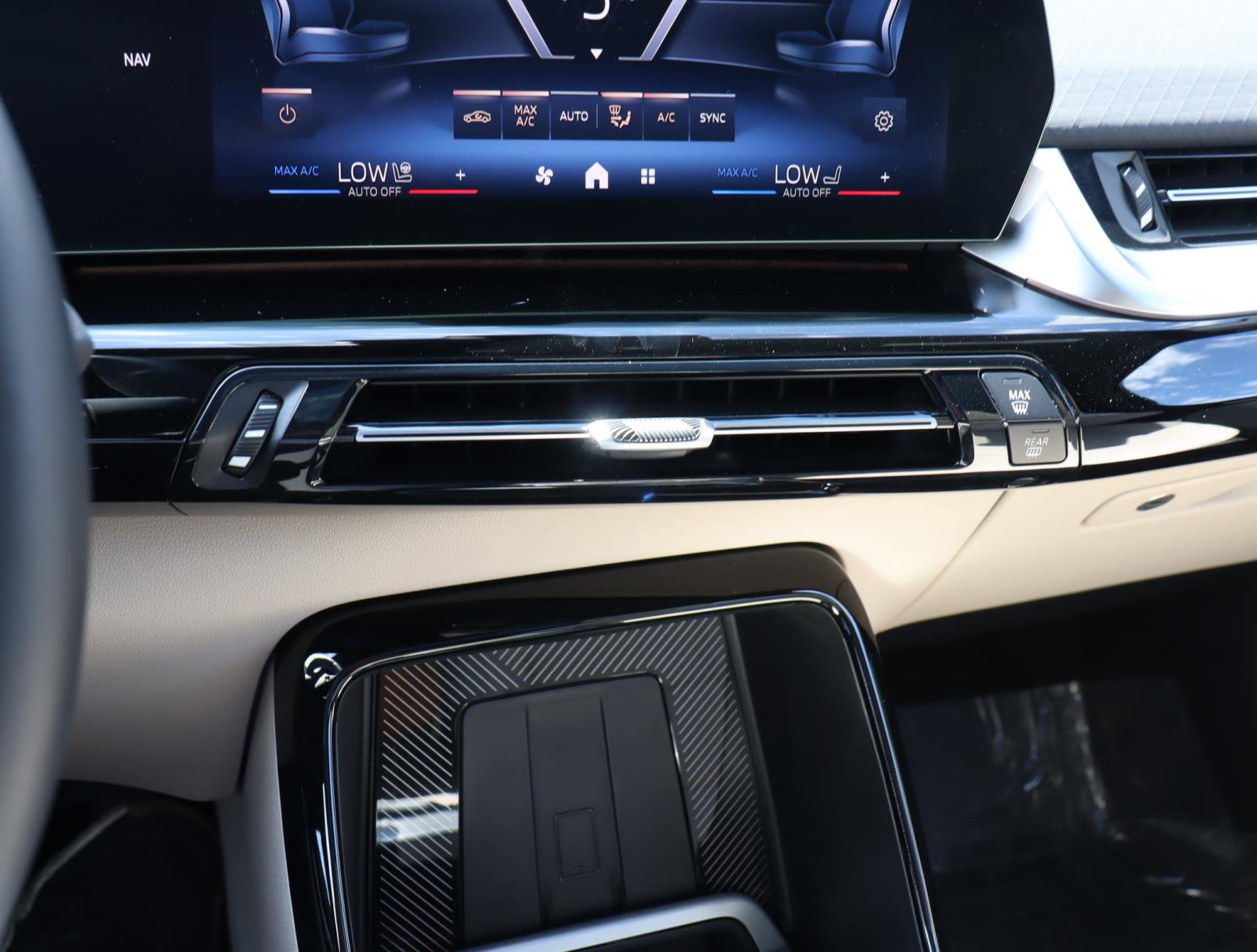 Certified 2024 BMW X2 xDrive28i w/ Premium Package image 9