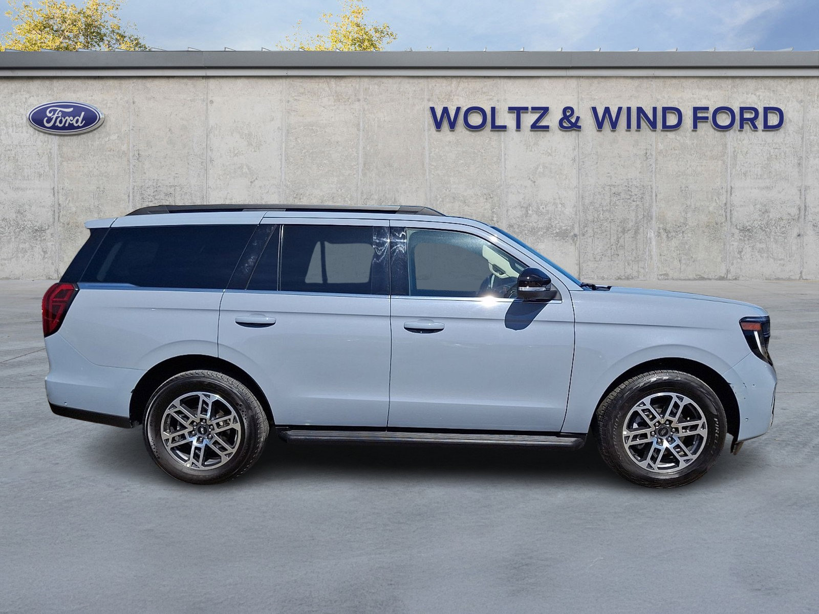 Used 2025 Ford Expedition Active AWD/4WD image 7